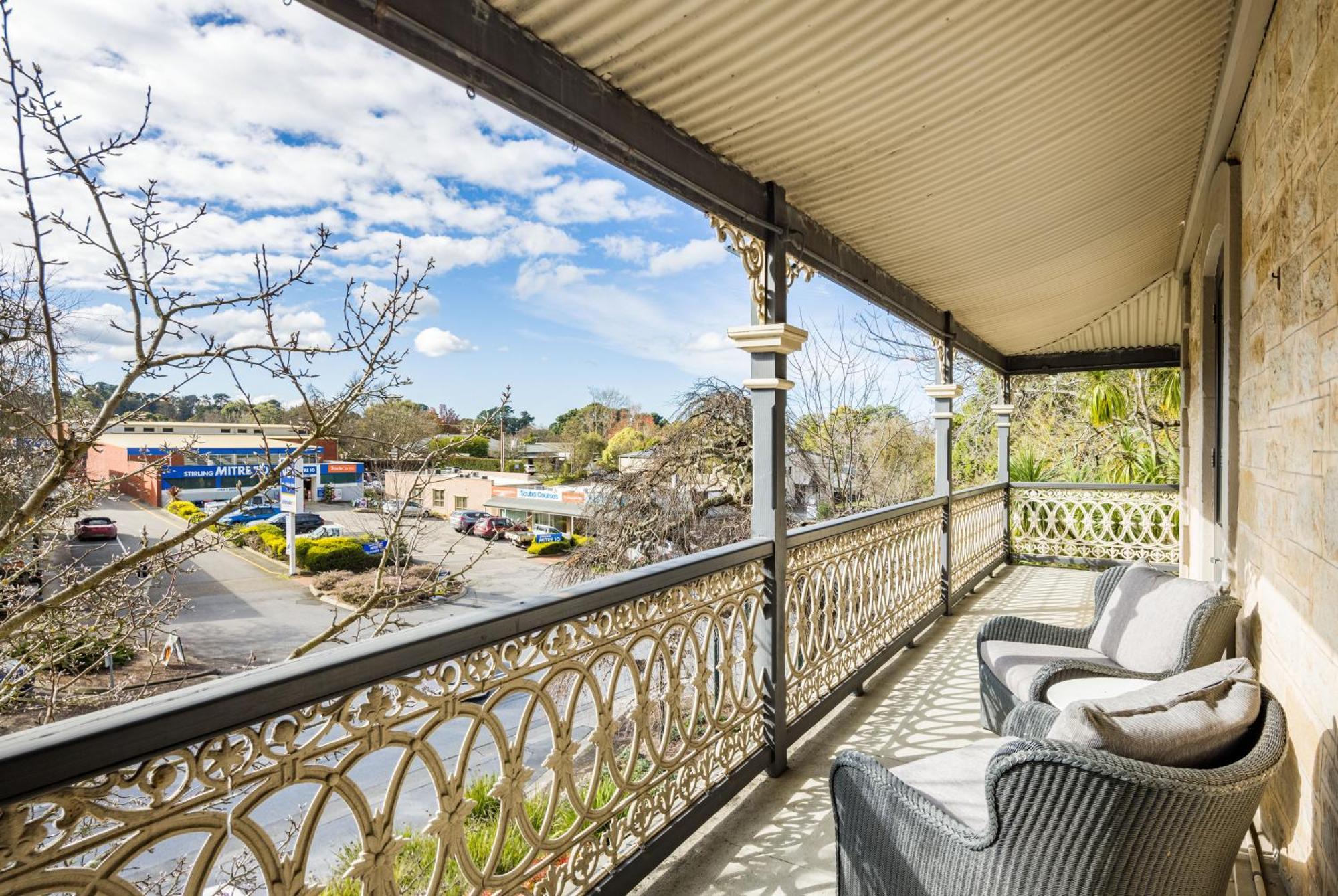 The Stirling Hotel Екстериор снимка